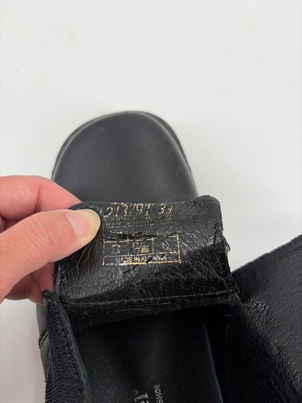 Josef Seibel Womens EU 39 Black Leather Comfort Shoes Metal Accent Minimalist - Picture 8 of 9